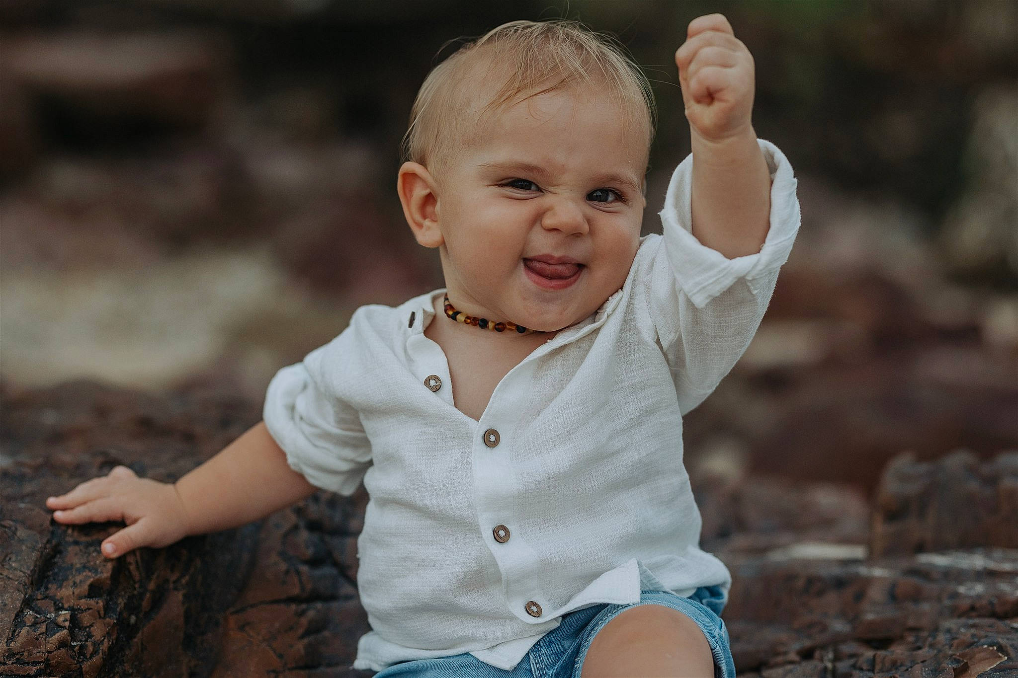Warren a rejoint le concours — aidez-le/la à gagner de superbes lots ! baby_toddler_clothing, cheek, child, eye, face, facial_expression, finger, flash_photography, gesture, grass, happy, human, people_in_nature, person, skin, sleeve, smile, summer, t_shirt, toddler