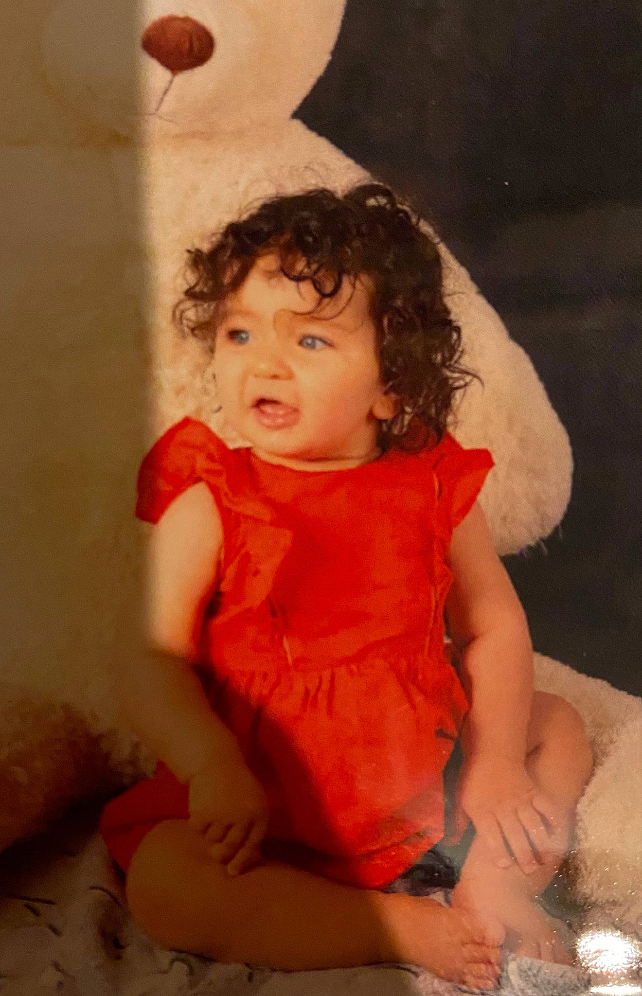 Aaliyah a rejoint le concours — aidez-le/la à gagner de superbes lots ! art, baby, baby_toddler_clothing, cheek, child, day_dress, dress, embellishment, facial_expression, fun, happy, human_leg, iris, nose, pattern, peach, person, pink, sitting, toddler