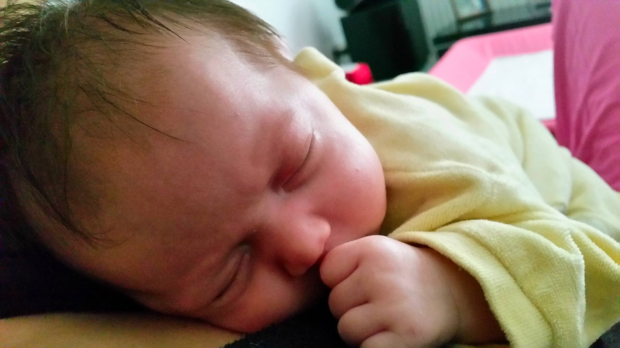 Amy participe au concours pour gagner de l'argent avec cette photo : baby, baby_sleeping, baby_toddler_clothing, bedtime, cheek, child, close_up, comfort, ear, eyelash, finger, gesture, happy, head, mouth, nail, nose, person, skin, thumb