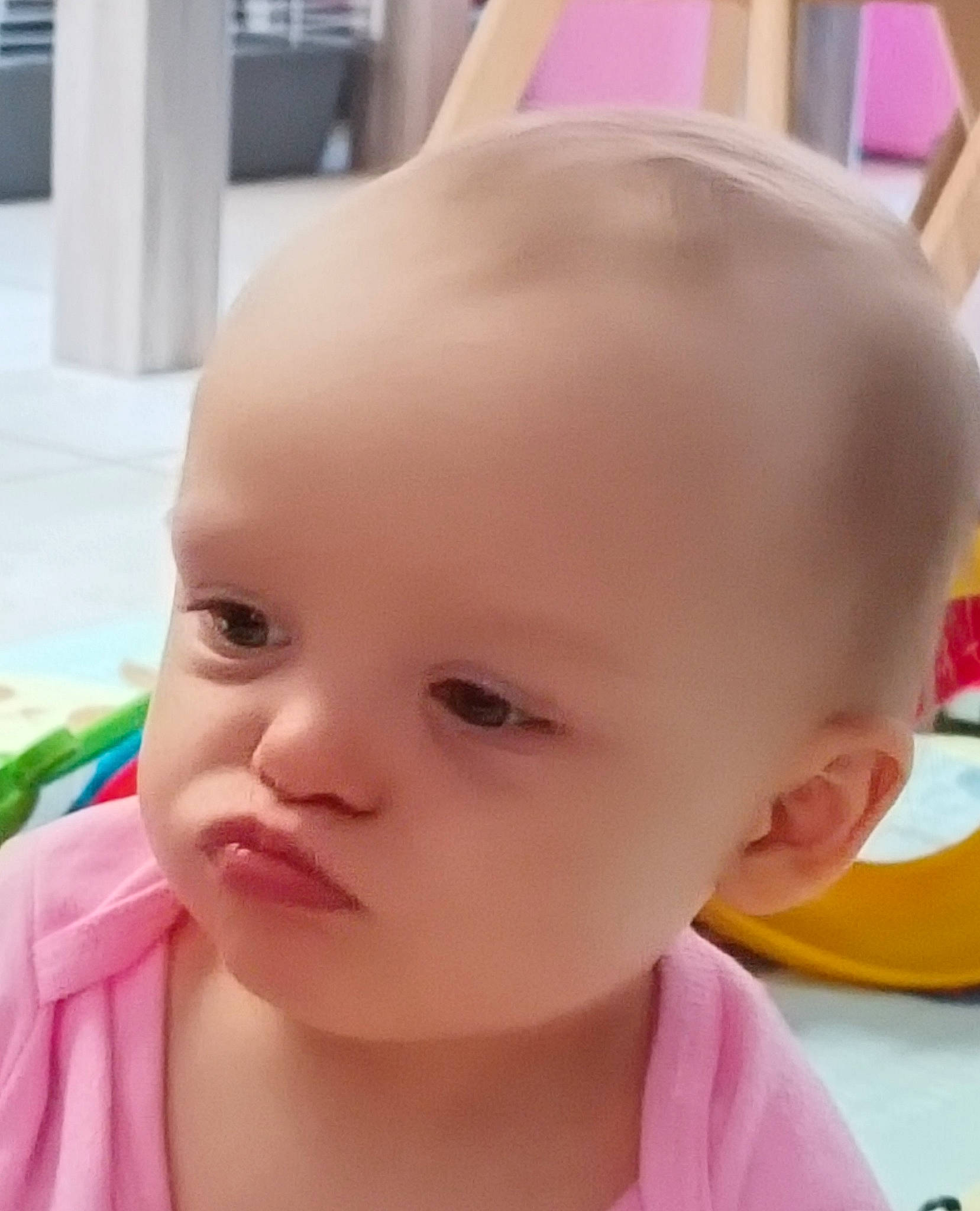 Isy a rejoint le concours — aidez-le/la à gagner de superbes lots ! baby, baby_toddler_clothing, cheek, child, close_up, ear, eyebrow, eyelash, forehead, fun, happy, iris, lip, mouth, neck, nose, person, sitting, skin, smile