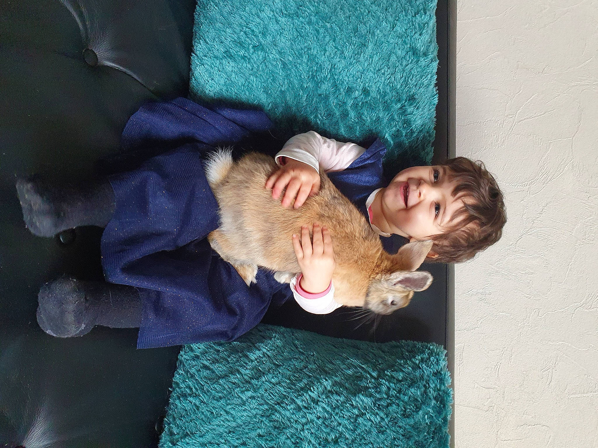 Ysea participe au concours pour gagner de l'argent avec cette photo : child, comfort, denim, electric_blue, fun, fur, gesture, glasses, happy, joy, leisure, linens, nap, person, room, sitting, sleep, smile, toddler, tree