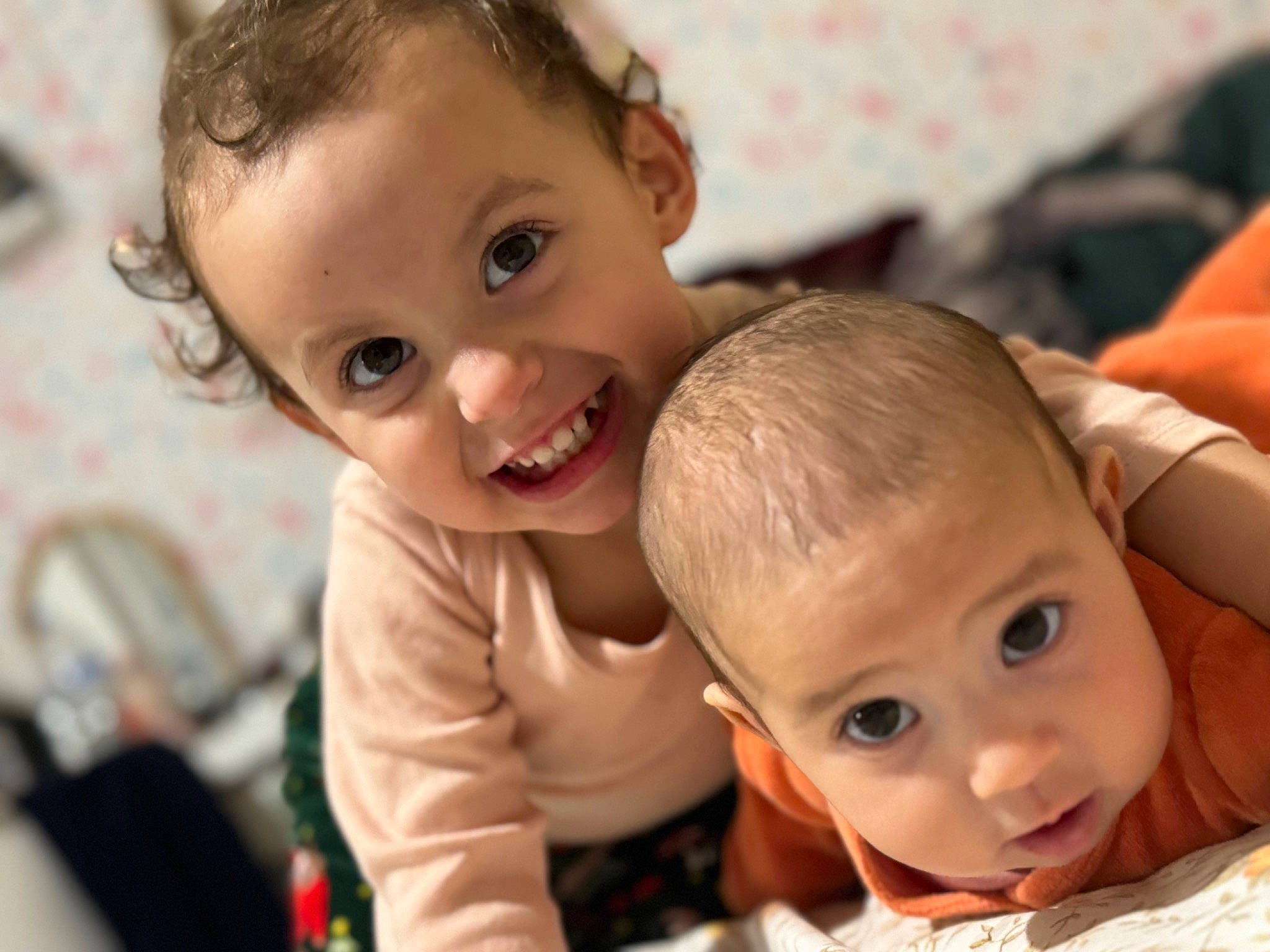 Cataléya participe au concours pour gagner de l'argent avec cette photo : baby, cheek, child, chin, close_up, event, eye, face, facial_expression, fun, happy, head, iris, joy, mammal, nose, person, sharing, sitting, skin