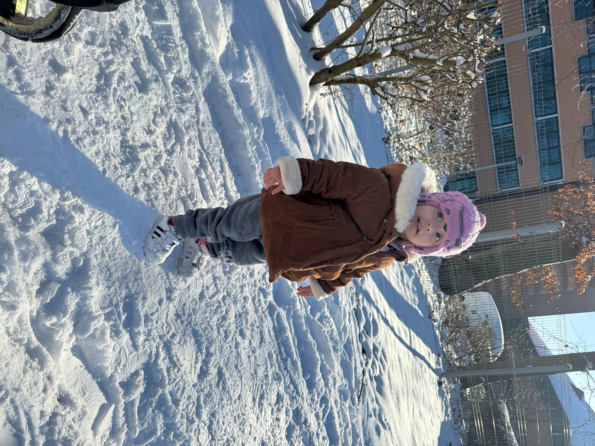 Cataléya participe au concours pour gagner de l'argent avec cette photo : adventure, automotive_tire, freezing, frost, fun, geological_phenomenon, glacial_landform, headwear, ice, ice_cap, leisure, person, piste, plant, recreation, shadow, sky, slope, snow, tree