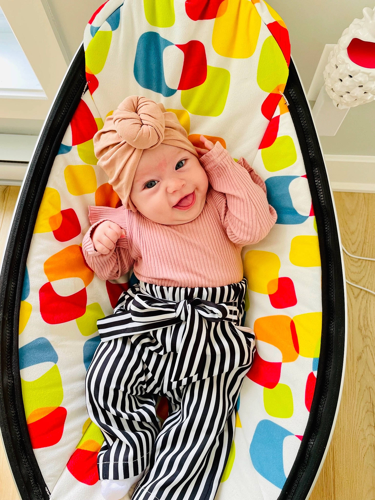 Lyhana a rejoint le concours — aidez-le/la à gagner de superbes lots ! art, baby_toddler_clothing, circle, dishware, font, gesture, happy, headwear, magenta, orange, pattern, person, pink, rectangle, sleeve, smile, t_shirt, textile, visual_arts, waist