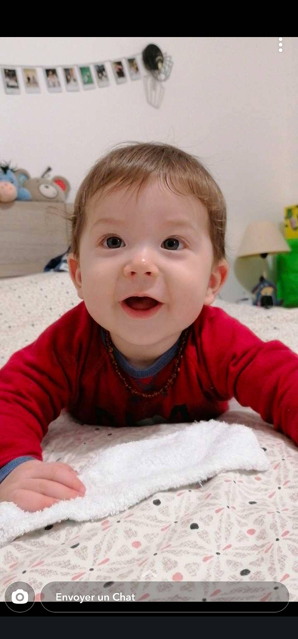 Olympe participe au concours pour gagner de l'argent avec cette photo : arm, baby, baby_toddler_clothing, cheek, face, facial_expression, floor, flooring, head, iris, mouth, nose, person, skin, sleeve, smile, standing, surprise, toddler, tummy_time