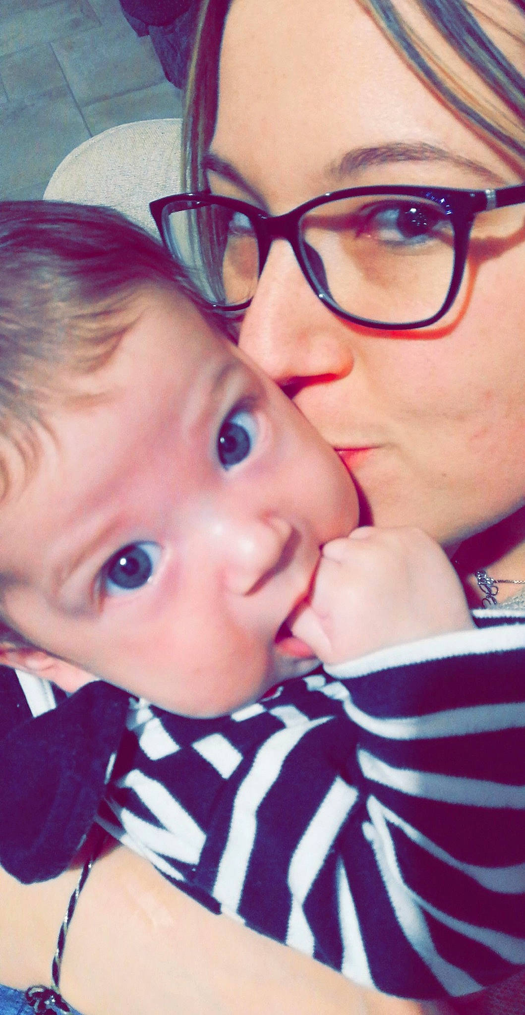 Olympe a rejoint le concours — aidez-le/la à gagner de superbes lots ! cheek, chin, ear, eye, eyebrow, eyelash, facial_expression, forehead, gesture, glasses, hair, happy, human_body, iris, lip, mouth, nose, person, skin, smile