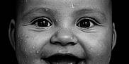Thélyo a rejoint le concours — aidez-le/la à gagner de superbes lots ! baby, face, portrait, black_and_white, smiling, water_droplets, happy, close_up, child, expression, skin, head, mouth, eyes, emotion, wet, infant, cute, people, joy