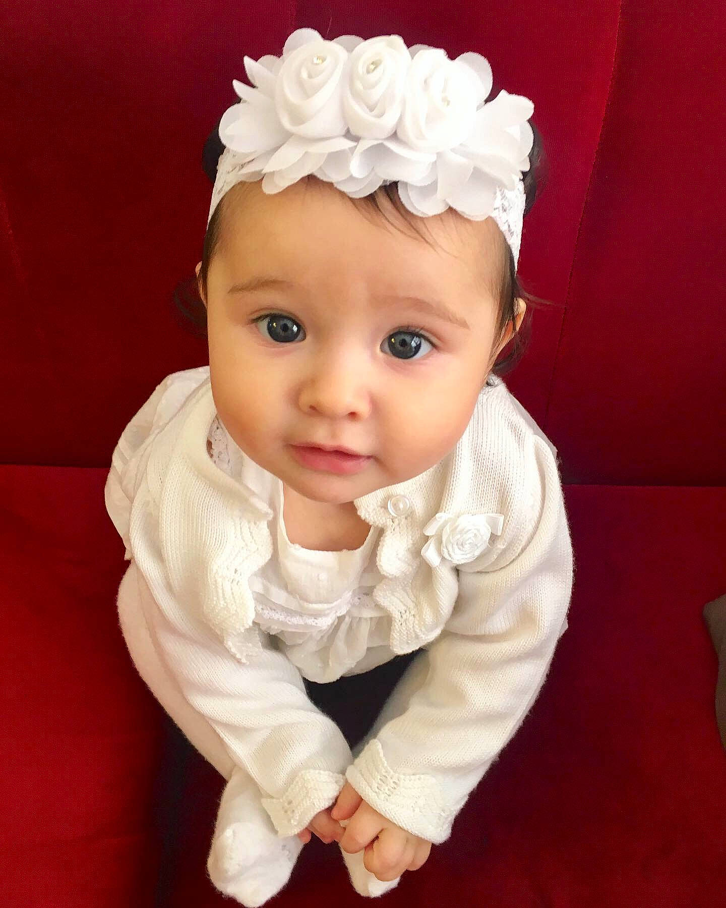 Anna-lucia a rejoint le concours — aidez-le/la à gagner de superbes lots ! arm, blue, cheek, clothing, dress, eye, face, finger, fun, hair, hairstyle, head, headwear, human, leg, lip, people, person, petal, product