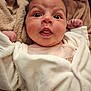 Aria a rejoint le concours — aidez-le/la à gagner de superbes lots ! baby, infant, face, wide_eyes, blanket, white_clothing, cozy, soft_texture, cute, newborn, expression, portrait, lying_down, skin, head, hands, indoor, warm, comfortable, adorable