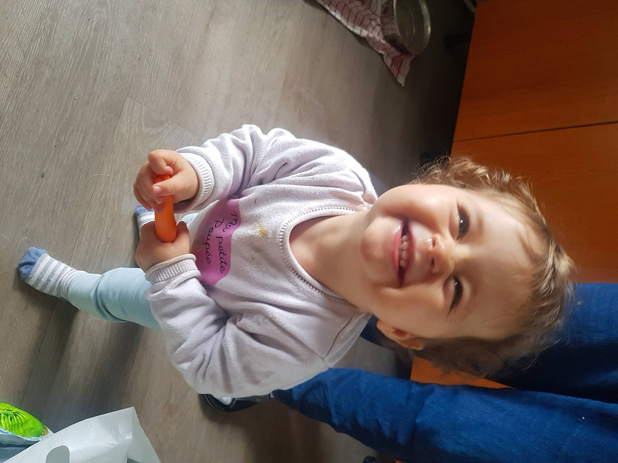 Camille a rejoint le concours — aidez-le/la à gagner de superbes lots ! arm, baby, child, elbow, foot, fun, gesture, happy, human_leg, joy, laugh, leisure, mouth, nose, person, sitting, skin, smile, thumb, toddler