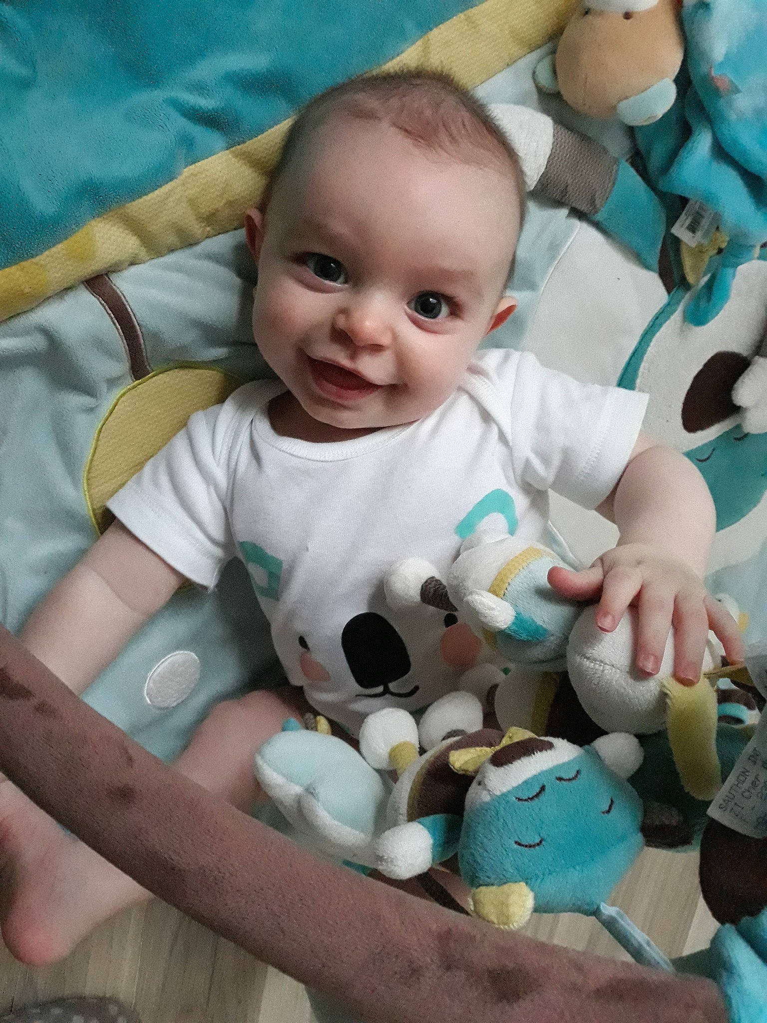 Léon participe au concours pour gagner de l'argent avec cette photo : baby, baby_products, child, person, play, product, toddler