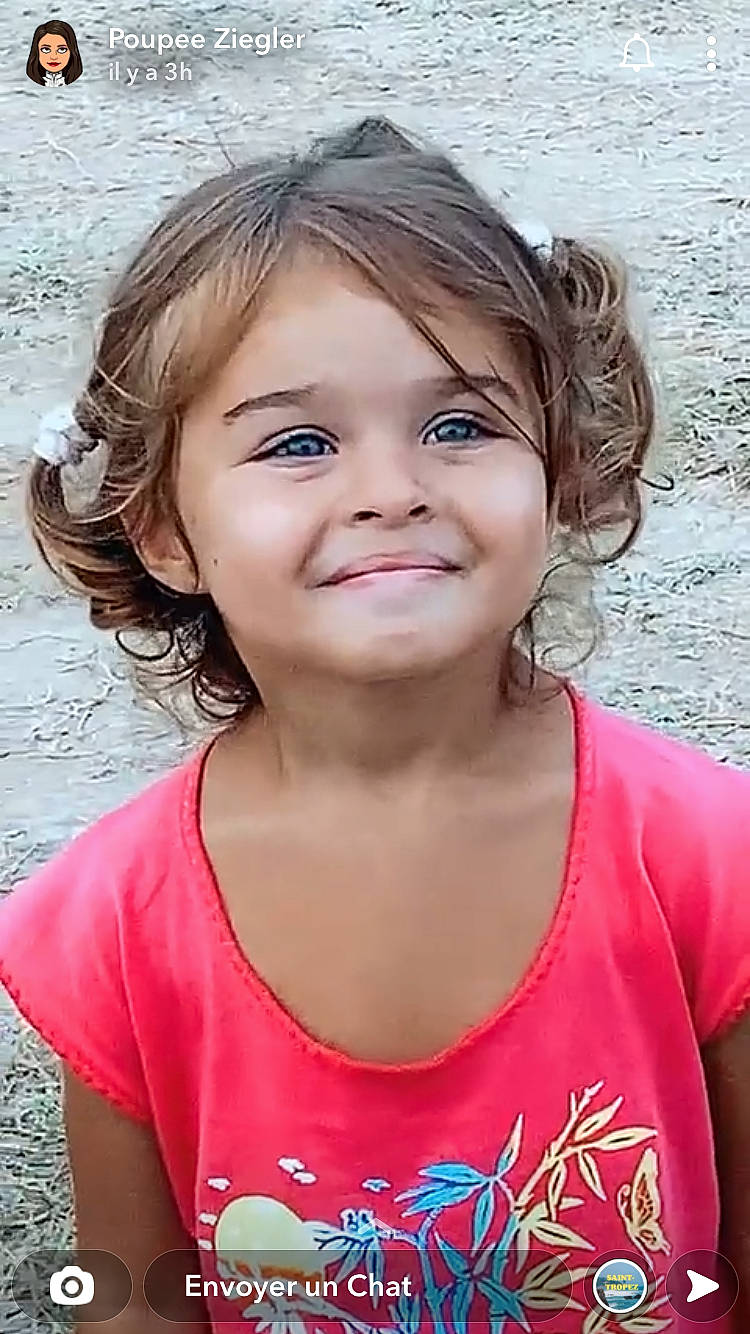 Mya a rejoint le concours — aidez-le/la à gagner de superbes lots ! cheek, chin, eye, eyebrow, eyelash, flash_photography, fun, hair, happy, head, iris, joy, leisure, lip, organ, people_in_nature, person, pink, skin, smile