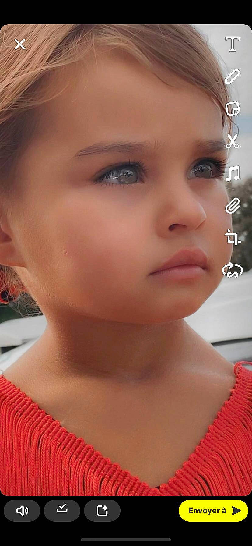 Mya a rejoint le concours — aidez-le/la à gagner de superbes lots ! black_hair, cheek, chin, ear, eyebrow, eyelash, face, flash_photography, forehead, hair, happy, iris, jaw, lip, mouth, neck, nose, person, shoulder, skin