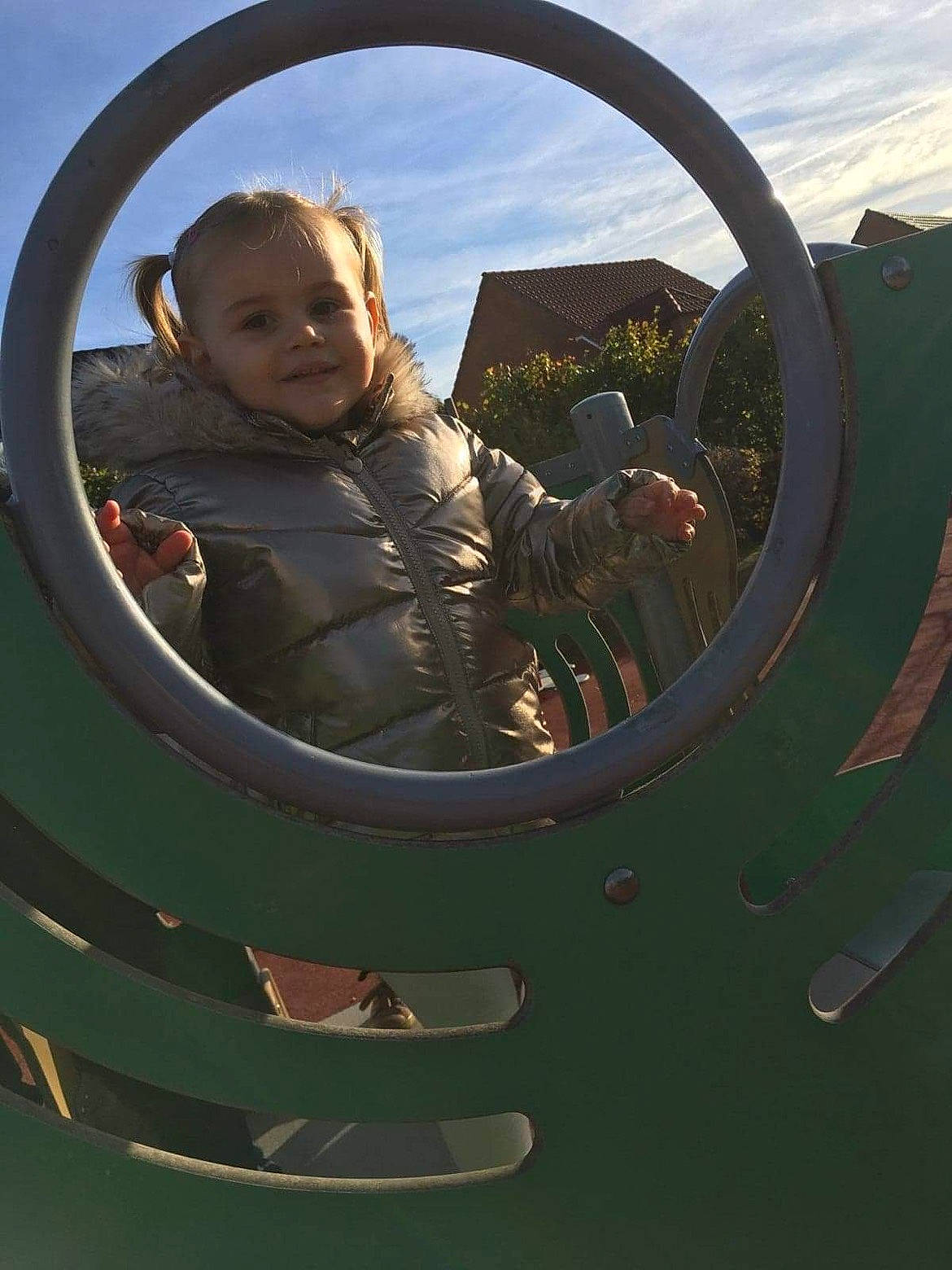 Octavya participe au concours pour gagner de l'argent avec cette photo : auto_part, automotive_tire, baby, baby_toddler_clothing, child, circle, cloud, flash_photography, fun, happy, joy, leisure, person, recreation, sky, smile, steering_wheel, symmetry, toddler, window
