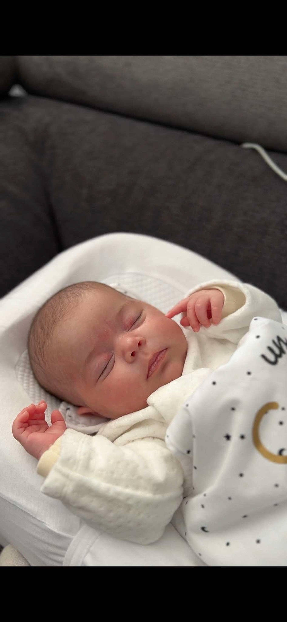 Lou participe au concours pour gagner de l'argent avec cette photo : baby, baby_toddler_clothing, bedtime, child, comfort, event, linens, person, portrait_photography, skin, toddler