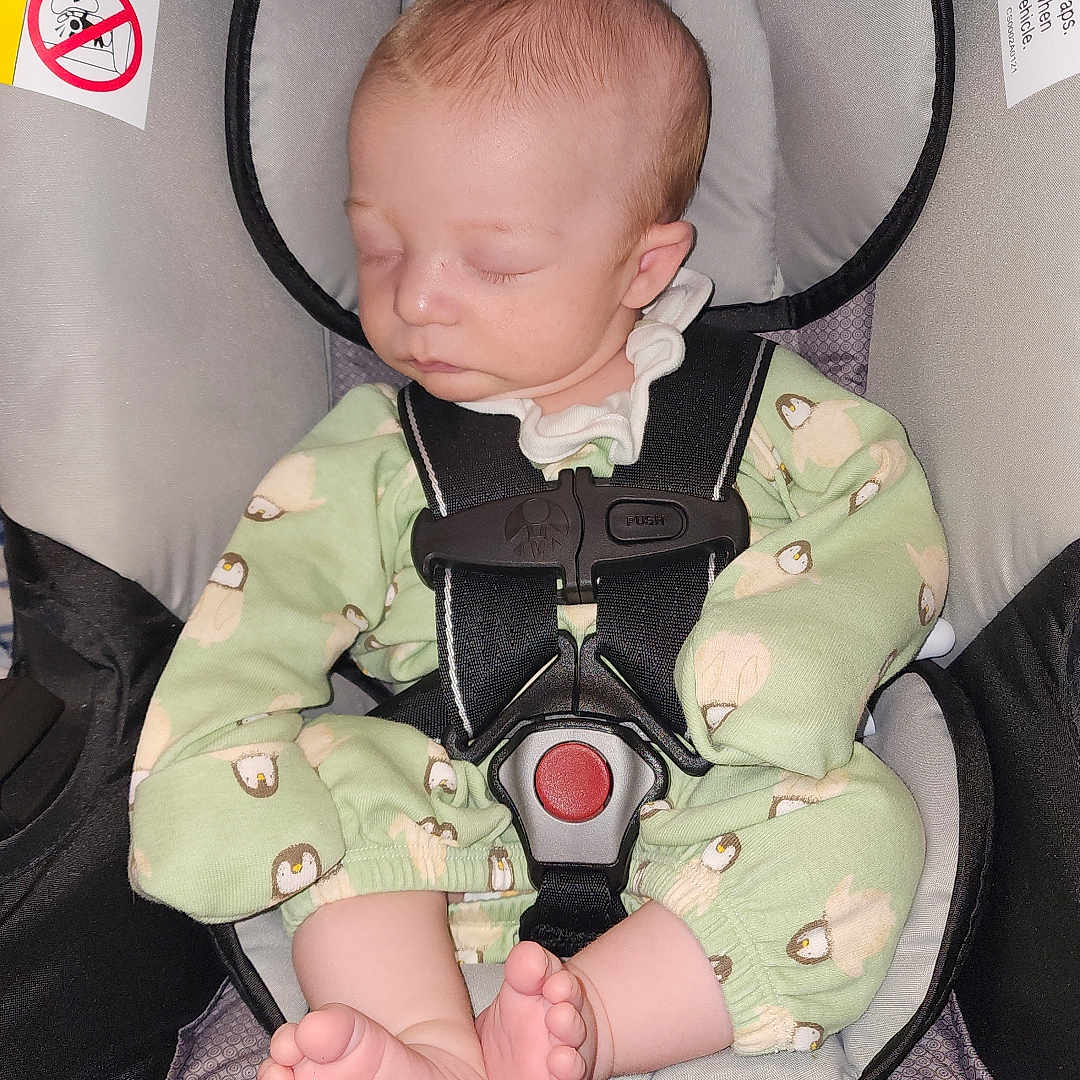 Atlas is registered to the contest to win money with this photo: baby, sleeping, car_seat, onesie, green_clothing, infant, child, foot, seatbelt, safety_harness, cute, indoors, resting, toddler, clothing_pattern, head_support, soft_lighting, peaceful, newborn, car_safety