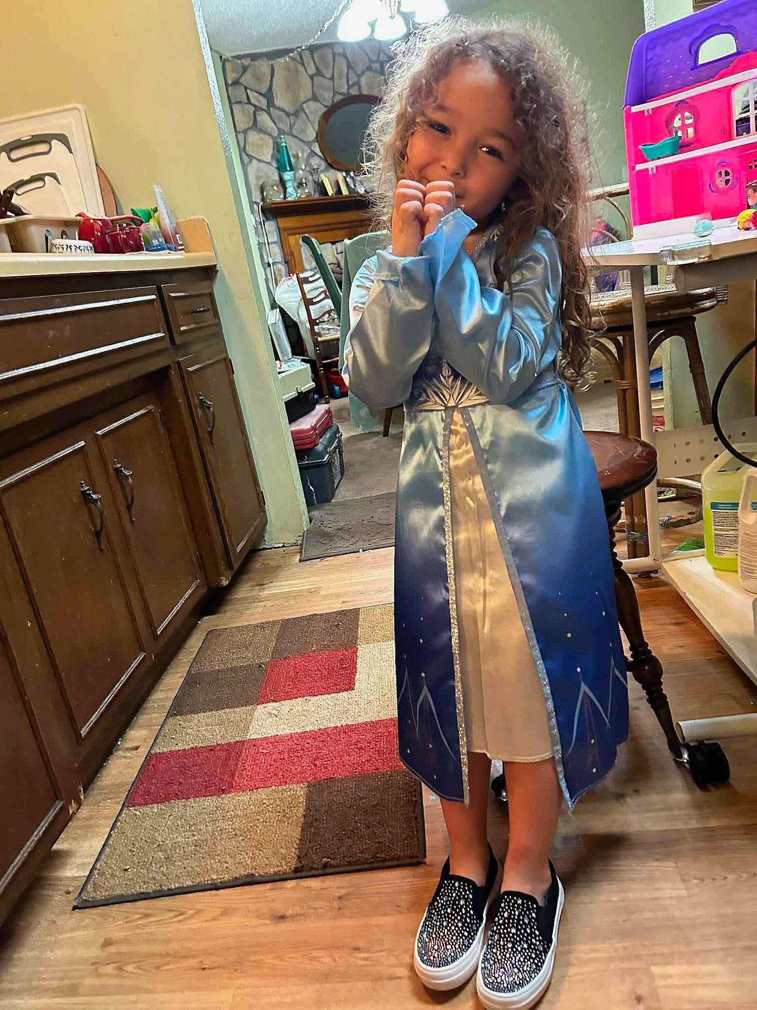 Hayvenley joined the competition — help win amazing prizes! bag, cabinetry, chair, child, drawer, electric_blue, fashion_design, floor, flooring, footwear, human_leg, joint, knee, long_hair, person, room, shopping, sitting, t_shirt, toddler