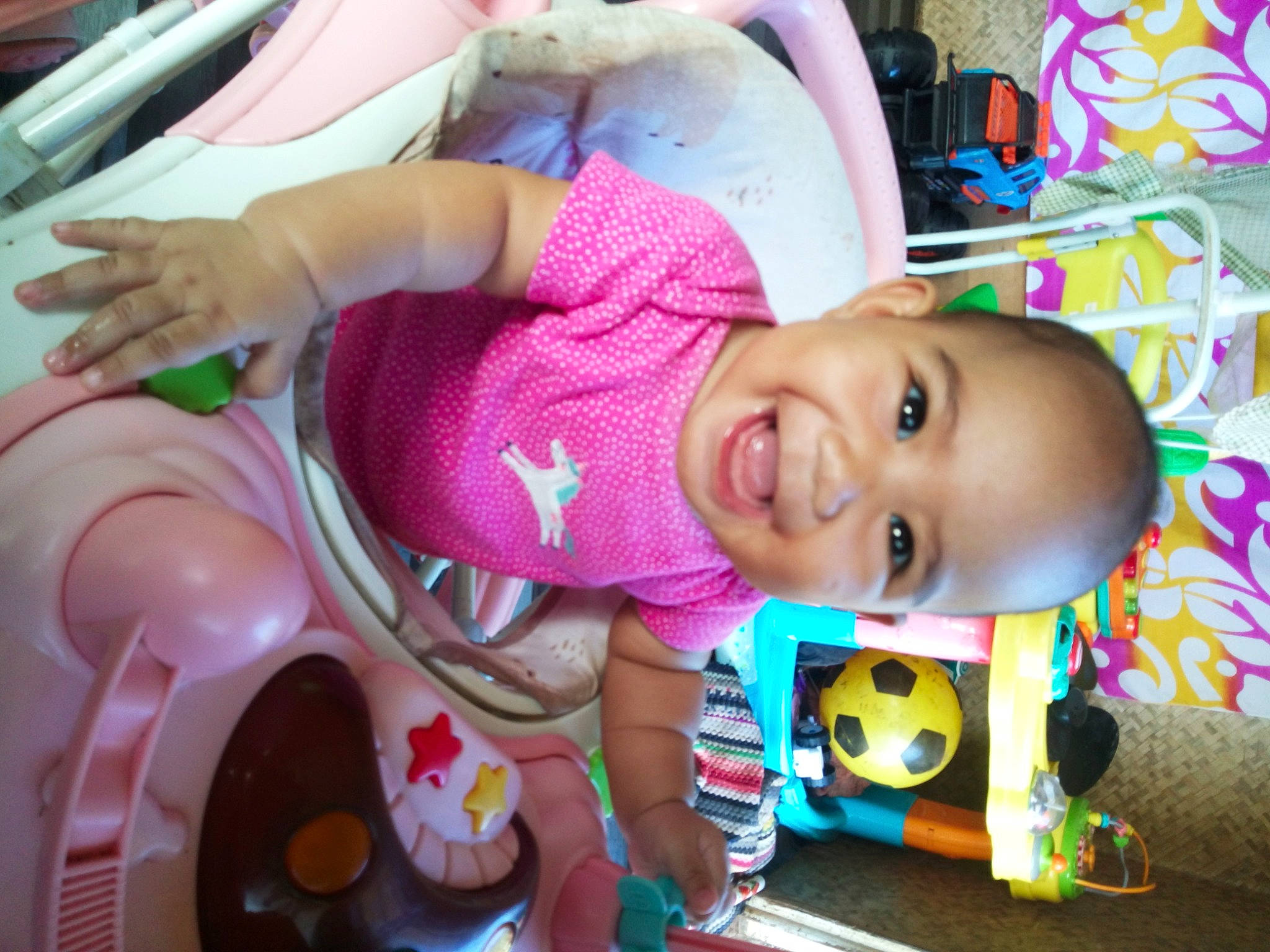 Hanihere participe au concours pour gagner de l'argent avec cette photo : baby, baby_products, baby_toddler_clothing, cheek, child, facial_expression, fun, happy, hat, human_body, joy, leisure, magenta, mouth, nose, person, pink, skin, smile, textile