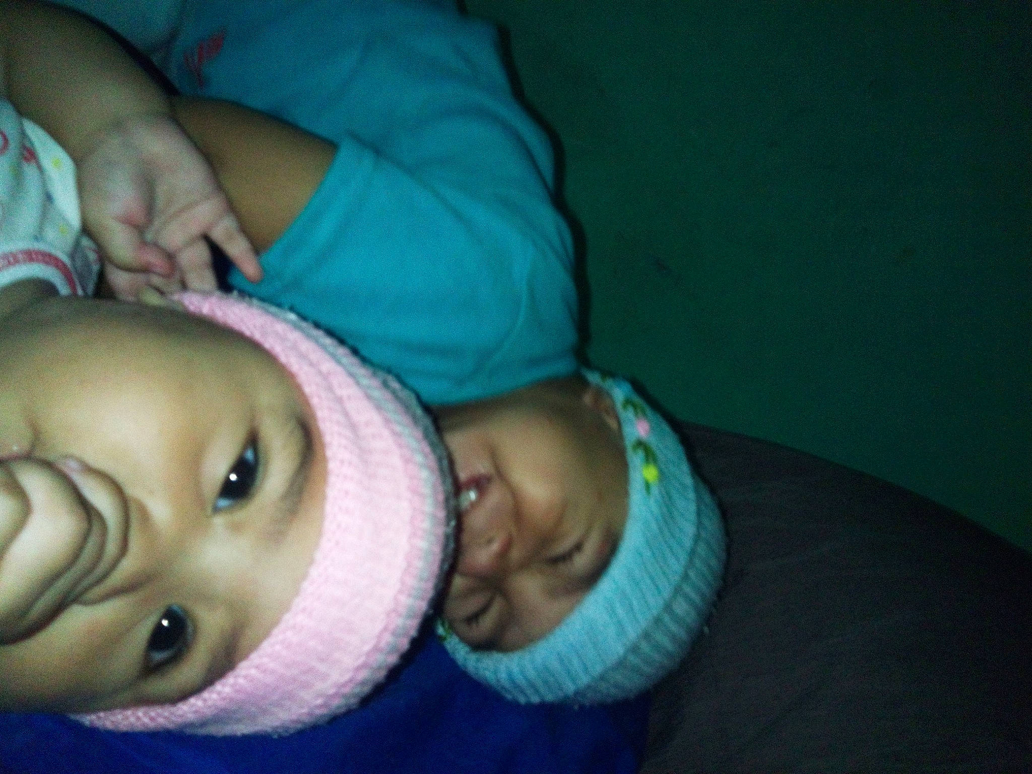 Hanihere a rejoint le concours — aidez-le/la à gagner de superbes lots ! baby, cheek, child, ear, eyelash, finger, forehead, fun, gesture, grass, happy, headwear, iris, jaw, lip, mouth, nail, nose, person, skin