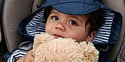 Noa a rejoint le concours — aidez-le/la à gagner de superbes lots ! toddler, child, teddy_bear, stroller, raincoat, hood, striped_clothing, baby_bottle, outdoor, grass, toy, cute, portrait, baby, seat, person, animal_plush, cuddly, young_child, nature