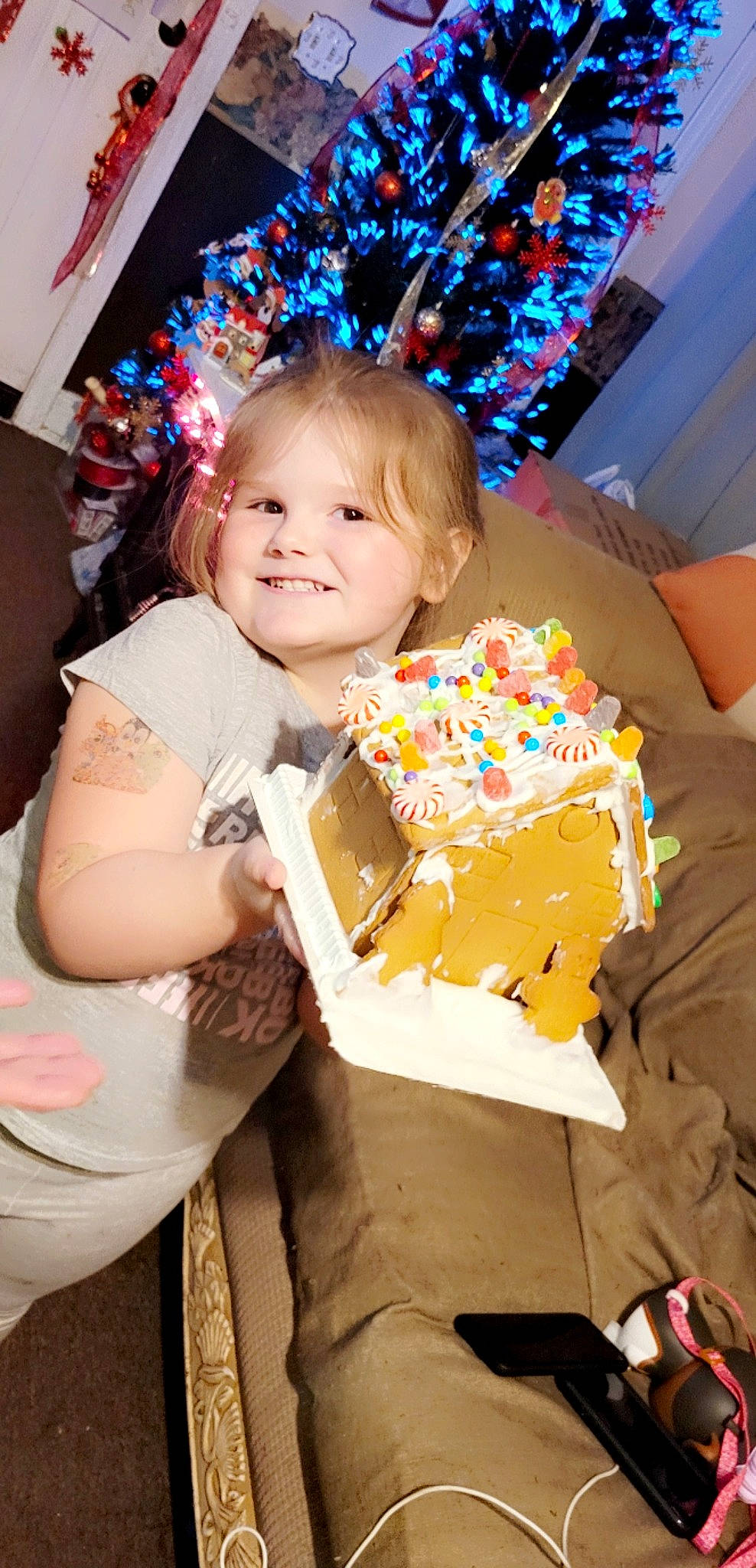 Maleah is registered to the contest to win money with this photo: baking, birthday, birthday_cake, box, buttercream, cake, cake_decorating, cake_decorating_supply, child, dessert, event, food, happy, icing, joy, person, recipe, smile, sugar_cake, sugar_paste