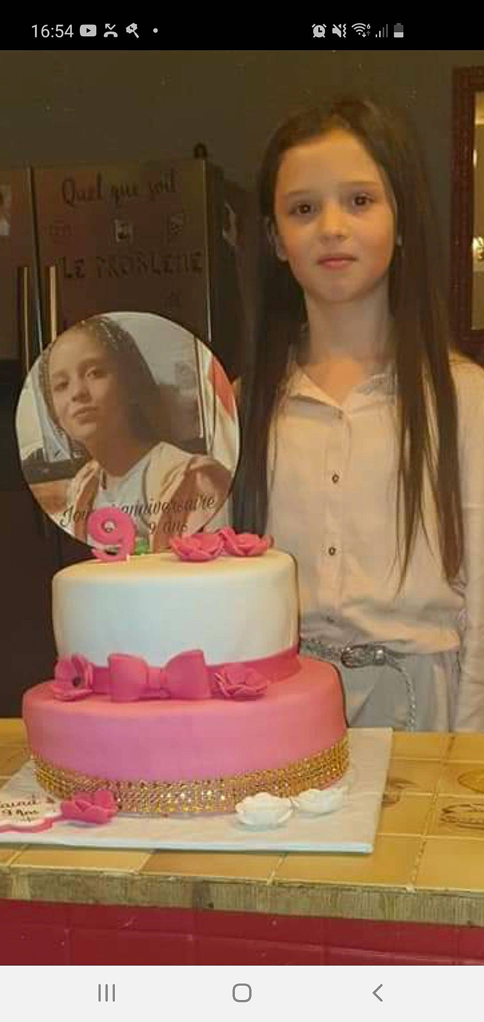 Kaina participe au concours pour gagner de l'argent avec cette photo : baked_goods, baking, birthday, birthday_cake, buttercream, cake, cake_decorating, cuisine, dessert, fondant, food, icing, pasteles, person, pink, royal_icing, stack_cake, sugar_cake, sugar_paste, sweetness