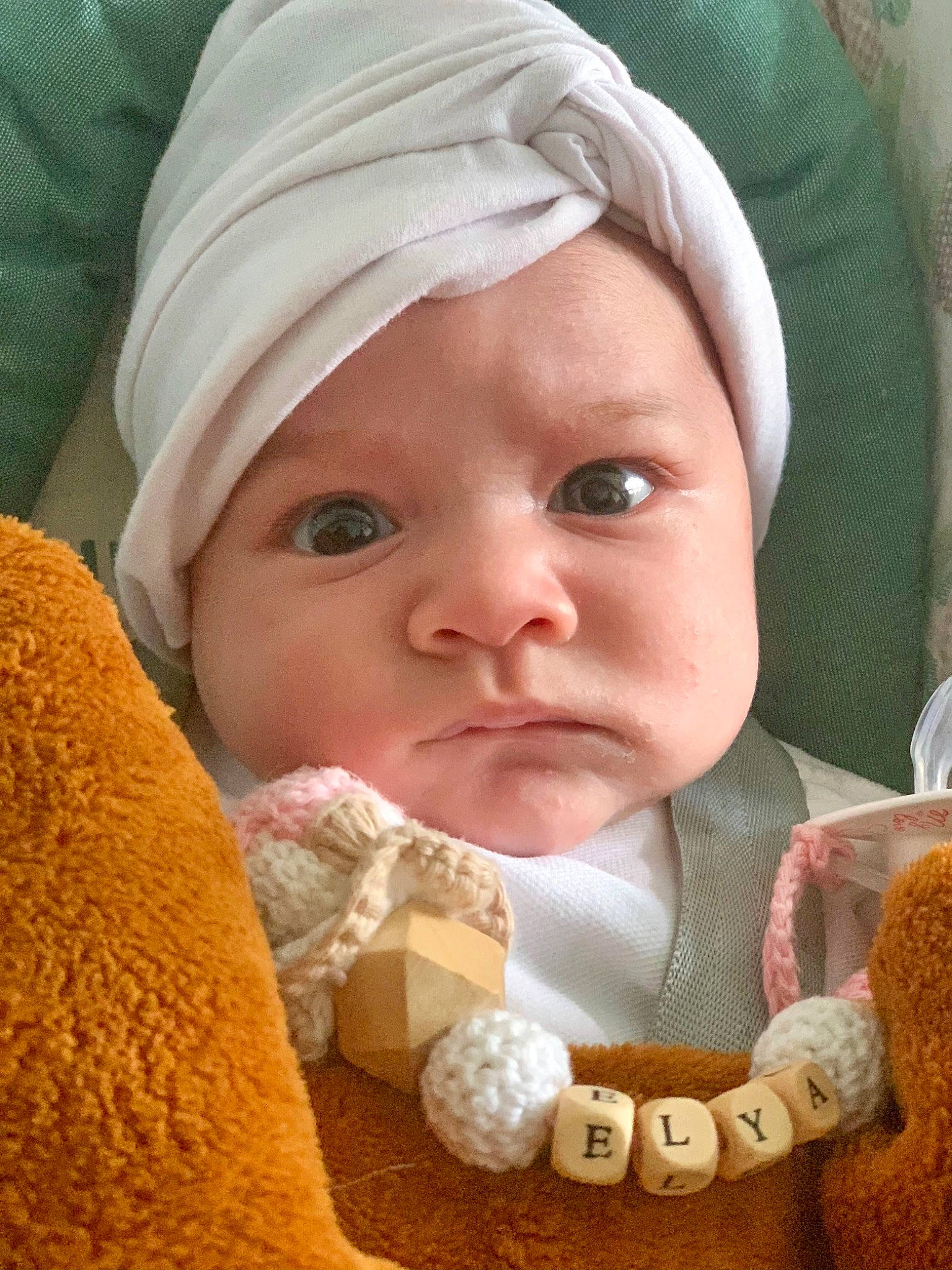 Elya participe au concours pour gagner de l'argent avec cette photo : baby, cheek, chin, comfort, eye, eyebrow, face, facial_expression, finger, headwear, human, lip, mammal, mouth, nose, organ, outerwear, person, pink, skin