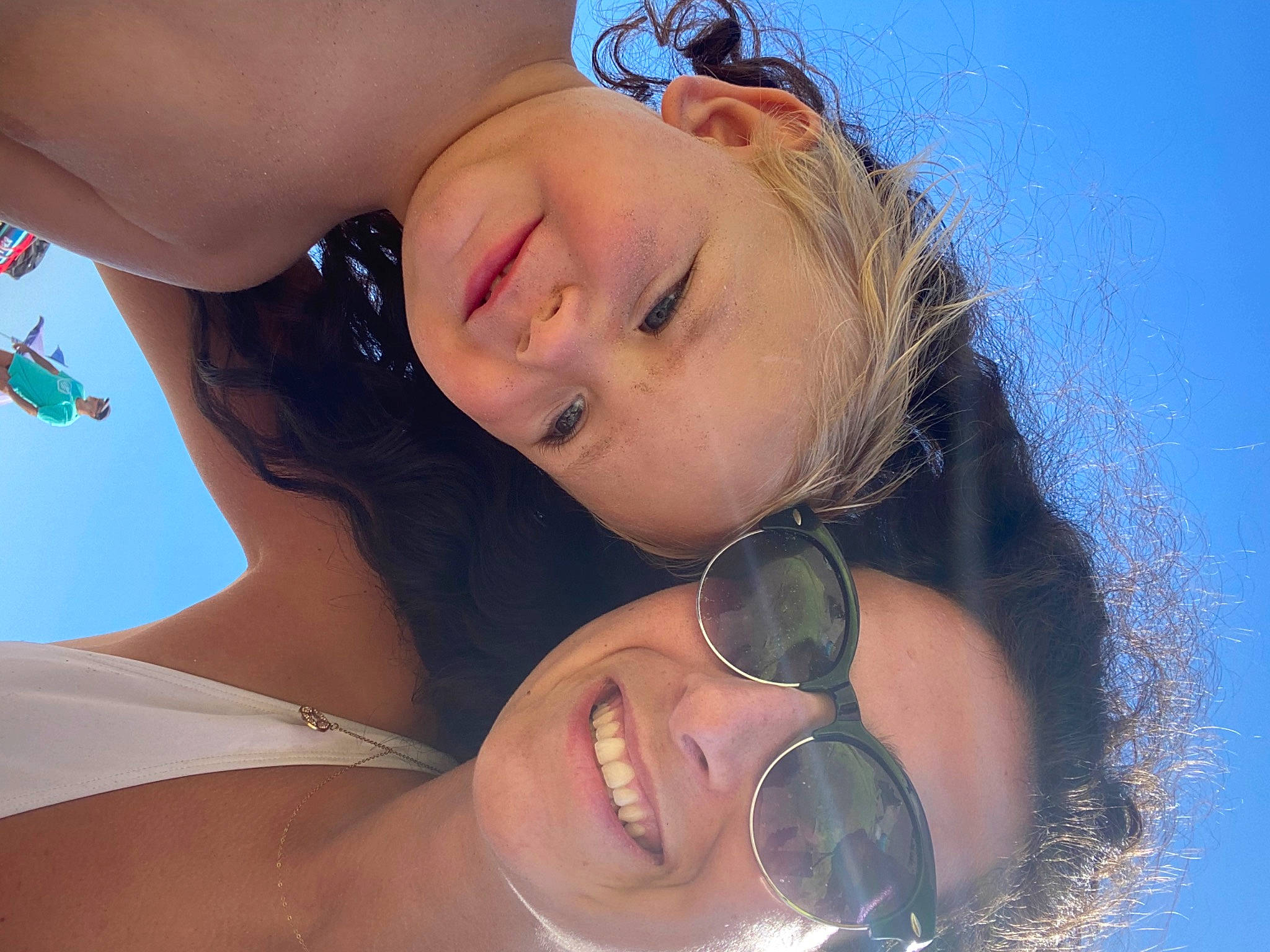 Nolan participe au concours pour gagner de l'argent avec cette photo : azure, chin, eyebrow, eyewear, face, facial_expression, goggles, hair, hairstyle, head, joy, light, lip, muscle, nose, organ, person, photograph, skin, sky