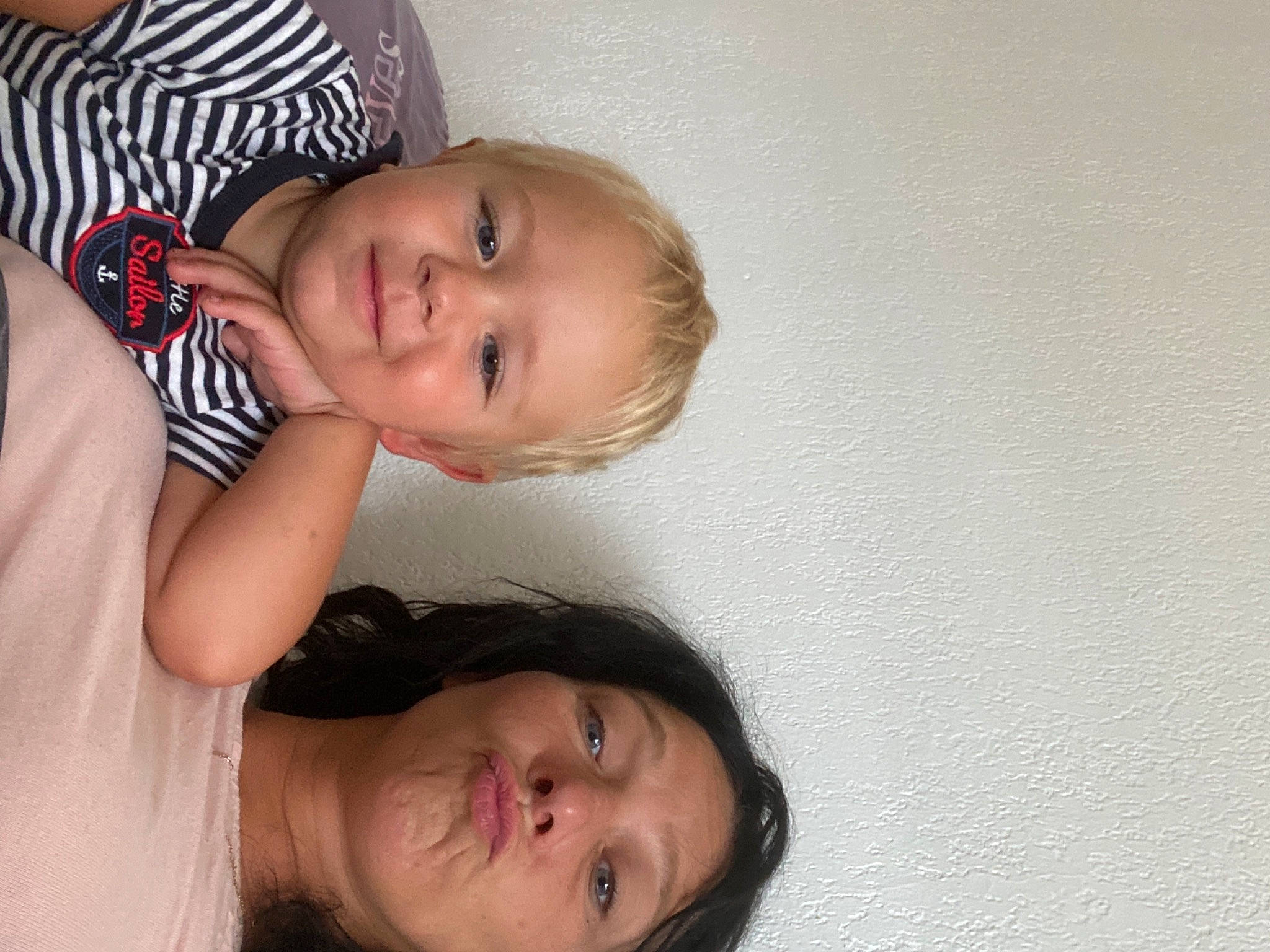 Nolan participe au concours pour gagner de l'argent avec cette photo : arm, cheek, eye, eyebrow, eyelash, face, facial_expression, gesture, hand, happy, head, human_body, iris, joint, joy, lip, mouth, neck, nose, person