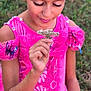Luna a rejoint le concours — aidez-le/la à gagner de superbes lots ! child, girl, flower, pink_dress, butterfly, nature, outdoor, smiling, cute, green_background, long_eyelashes, summer, portrait, happy, fashion, young, innocence, delicate, hand, tulle