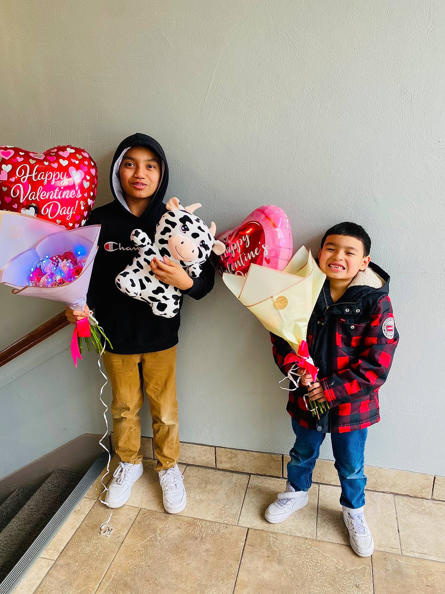 Elijah joined the competition — help win amazing prizes! bag, event, fashion_accessory, fashion_design, fun, handbag, happy, headwear, human_leg, joy, knee, leisure, luggage_and_bags, magenta, pattern, person, pink, room, sitting, sleeve