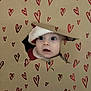Malo a rejoint le concours — aidez-le/la à gagner de superbes lots ! baby, cardboard, child, cute, expression, face, festive, headwear, hearts, hole, holiday, indoor, peek, person, portrait, red, santa_hat, surprised, wearing, young