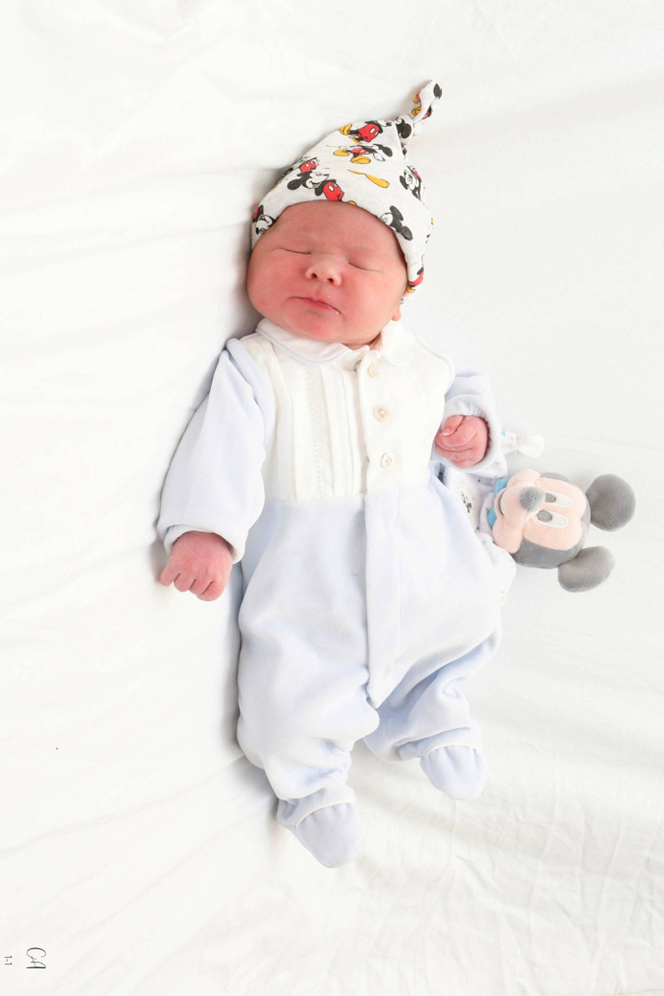 Sandro participe au concours pour gagner de l'argent avec cette photo : baby, baby_toddler_clothing, beanie, cap, child, costume, event, fictional_character, fun, gesture, happy, hat, headwear, pattern, peach, person, personal_protective_equipment, portrait_photography, recreation, sleeve