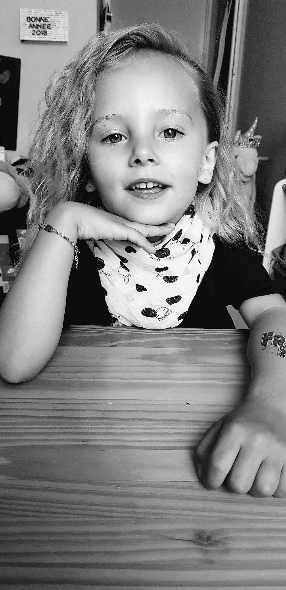 Myla a rejoint le concours — aidez-le/la à gagner de superbes lots ! beauty, black, black_and_white, cheek, child, eye, face, facial_expression, girl, head, human_hair_color, monochrome_photography, person, photograph, photography, sitting, skin, smile, snapshot, white