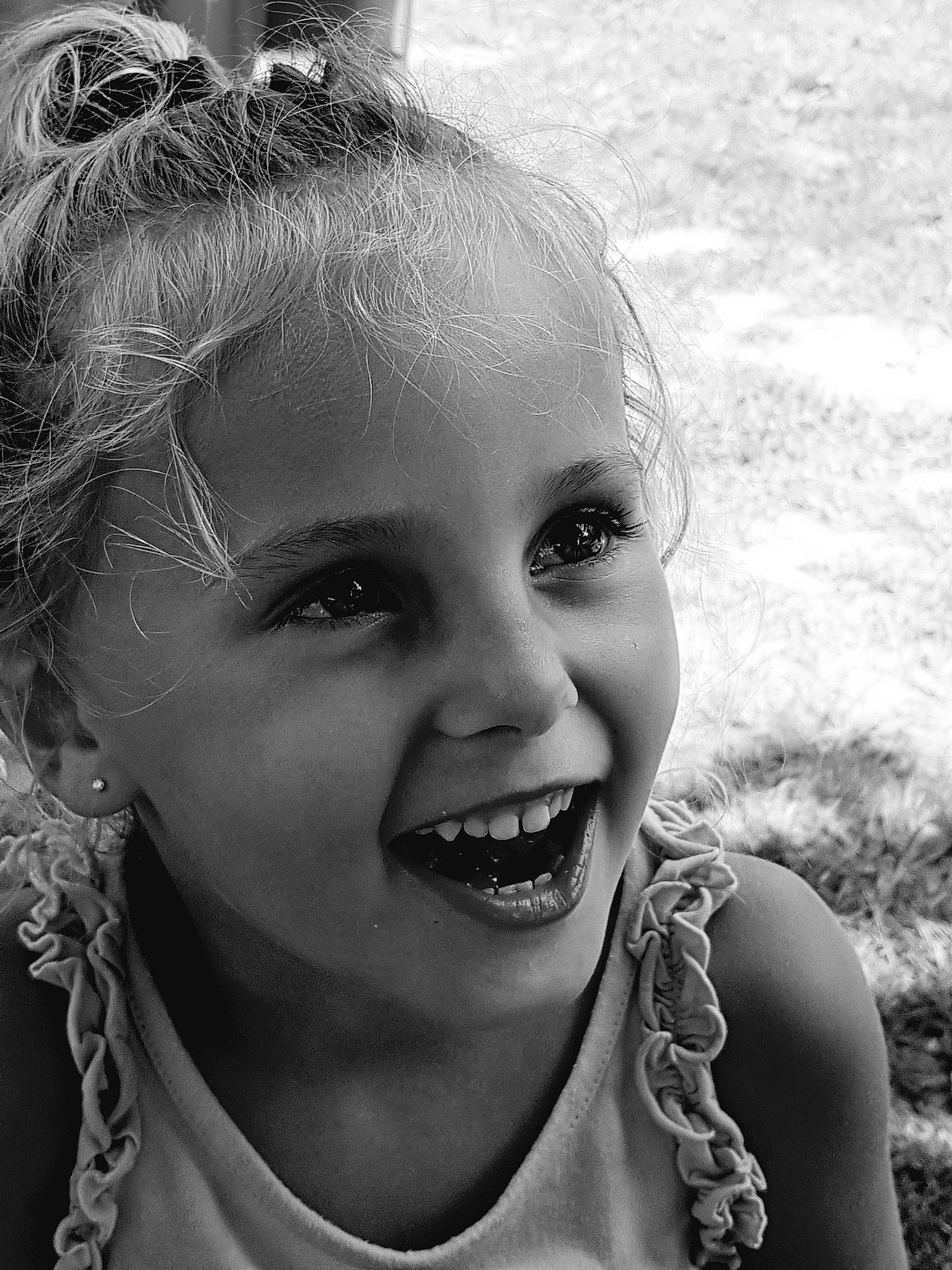 Myla participe au concours pour gagner de l'argent avec cette photo : beauty, black_and_white, cheek, child, close_up, emotion, eye, face, facial_expression, girl, head, human, joy, laughter, lip, monochrome_photography, mouth, nose, person, photography