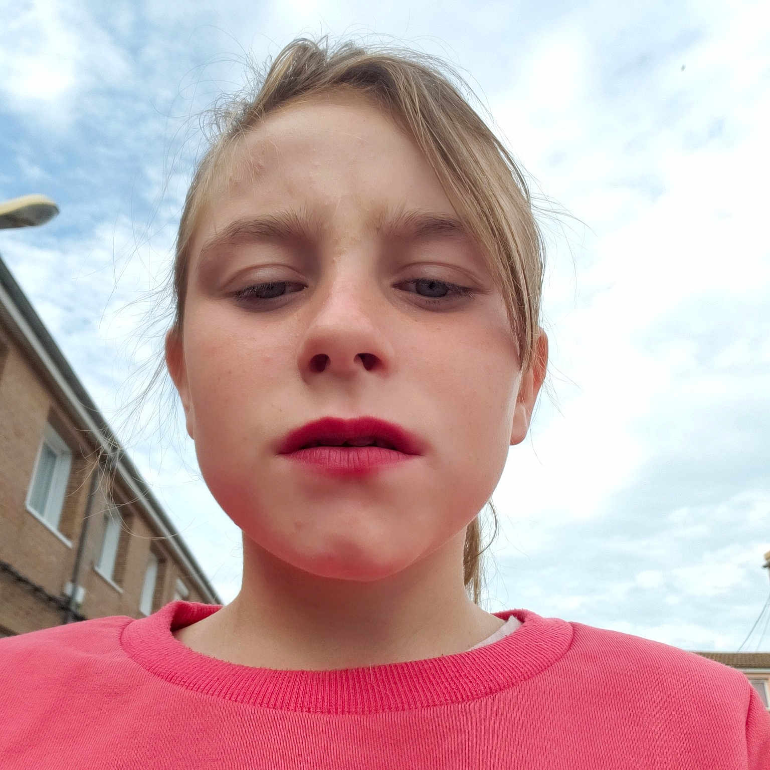 Priscilla participe au concours pour gagner de l'argent avec cette photo : boy, cheek, child, chin, ear, eyebrow, face, forehead, girl, hairstyle, head, human_hair_color, jaw, lip, mouth, neck, nose, person, skin, smile