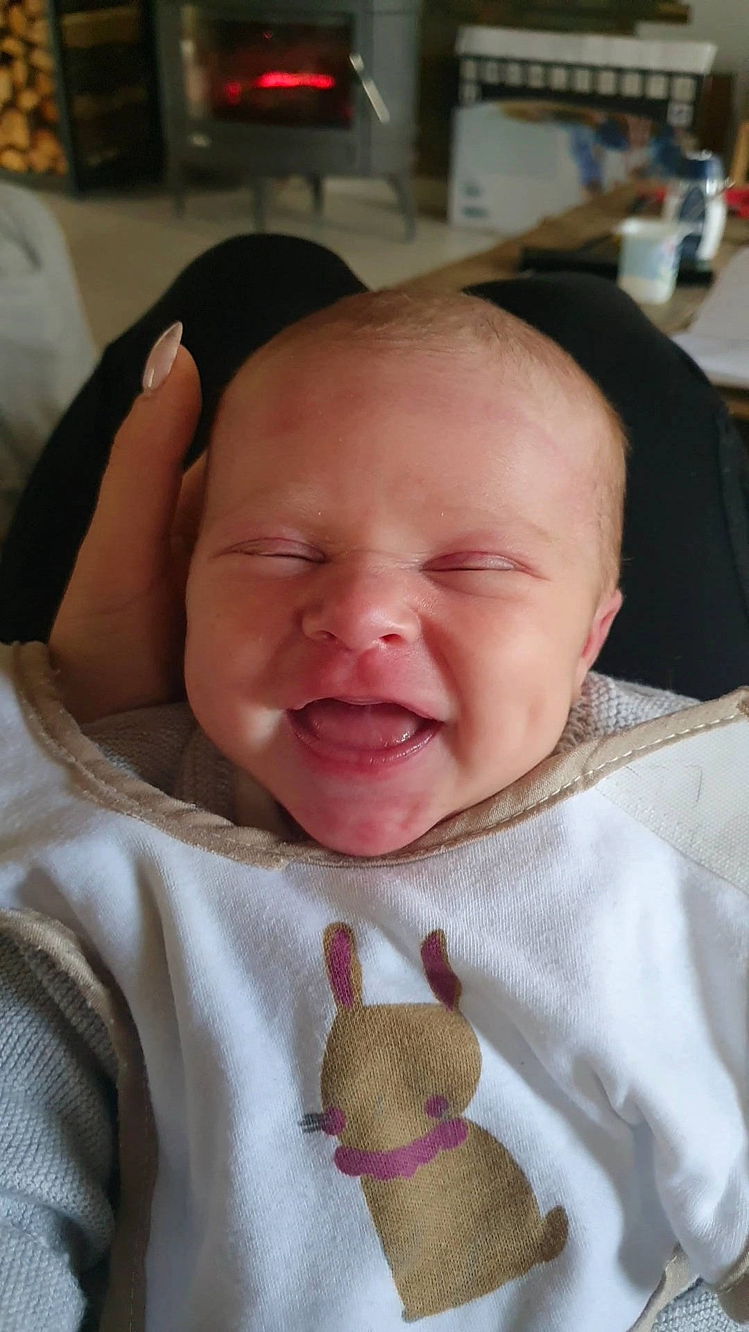 Lya a rejoint le concours — aidez-le/la à gagner de superbes lots ! baby, cheek, chin, comfort, ear, eye, eyebrow, face, forehead, lip, mammal, mouth, neck, nose, person, product, skin, sleeve, smile, textile