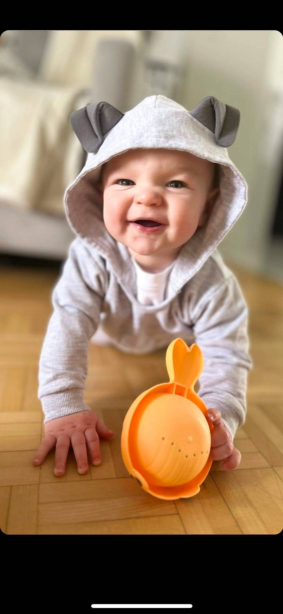 Jayce a rejoint le concours — aidez-le/la à gagner de superbes lots ! baby, baby_laughing, baby_playing_with_toys, baby_toddler_clothing, cheek, child, chin, face, facial_expression, flooring, fun, happy, headwear, person, photograph, product, skin, sleeve, smile, toddler