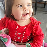 Mikaella a rejoint le concours — aidez-le/la à gagner de superbes lots ! toddler, child, baby, walker, toy, red_clothing, blue_eyes, indoor, floor, table, chair, happy, smiling, person, face, hand, hair, playful, seat, furniture