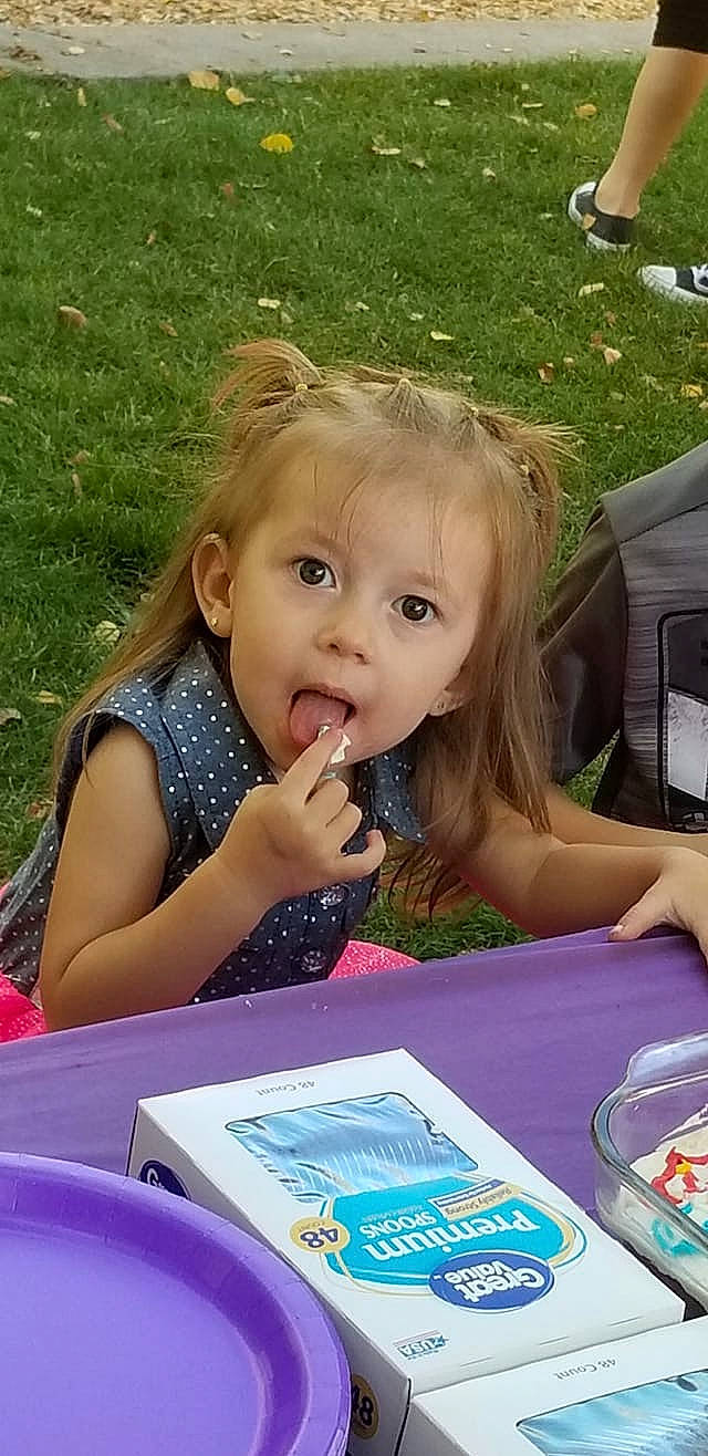 Nevaya is registered to the contest to win money with this photo: child, eating, fun, person, play, recreation, sharing, summer, surprise, toddler