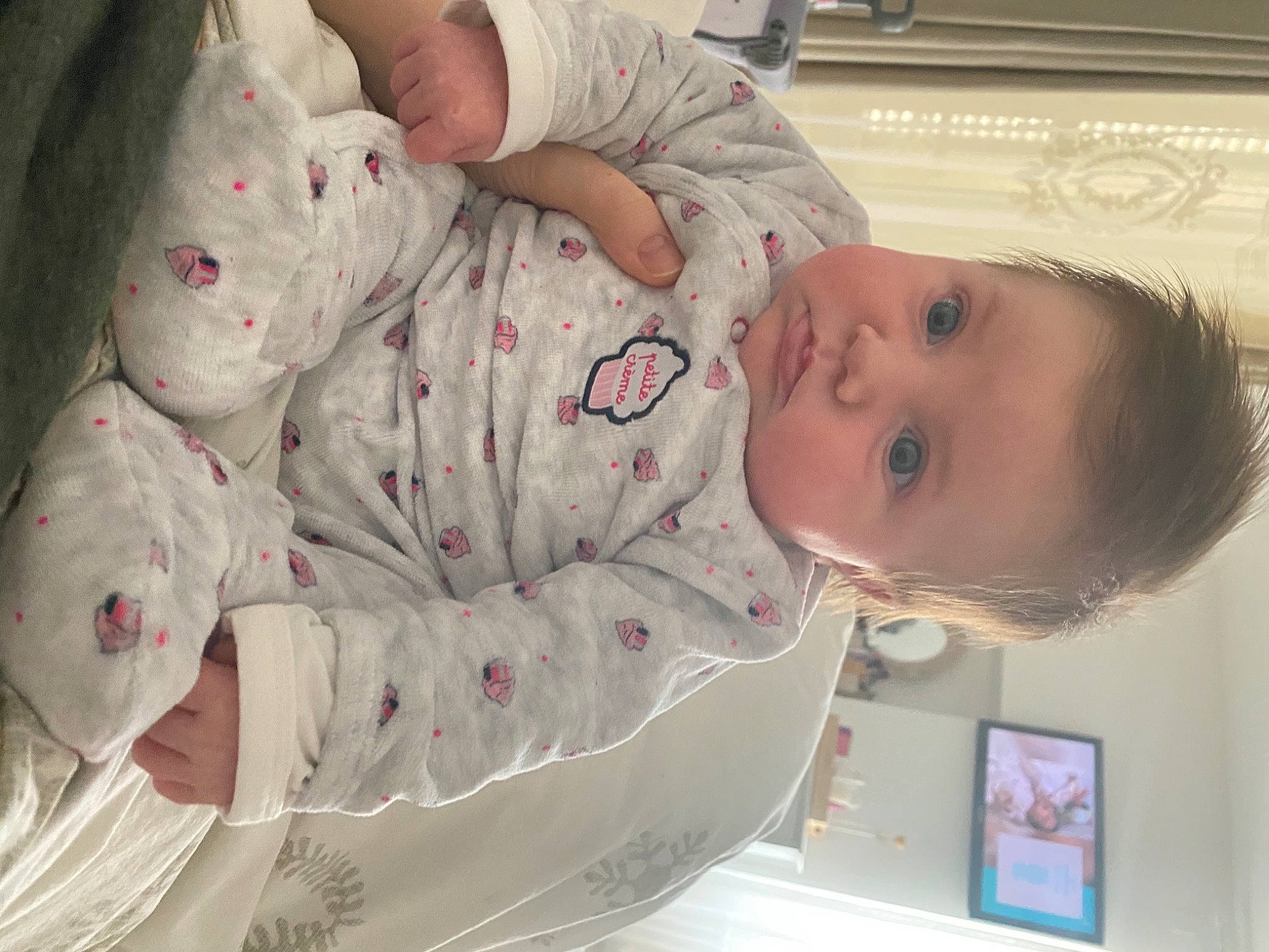 Faustine participe au concours pour gagner de l'argent avec cette photo : baby, baby_products, baby_toddler_clothing, cheek, child, chin, comfort, iris, linens, lip, mouth, nose, organ, person, picture_frame, product, room, skin, sleeve, toddler