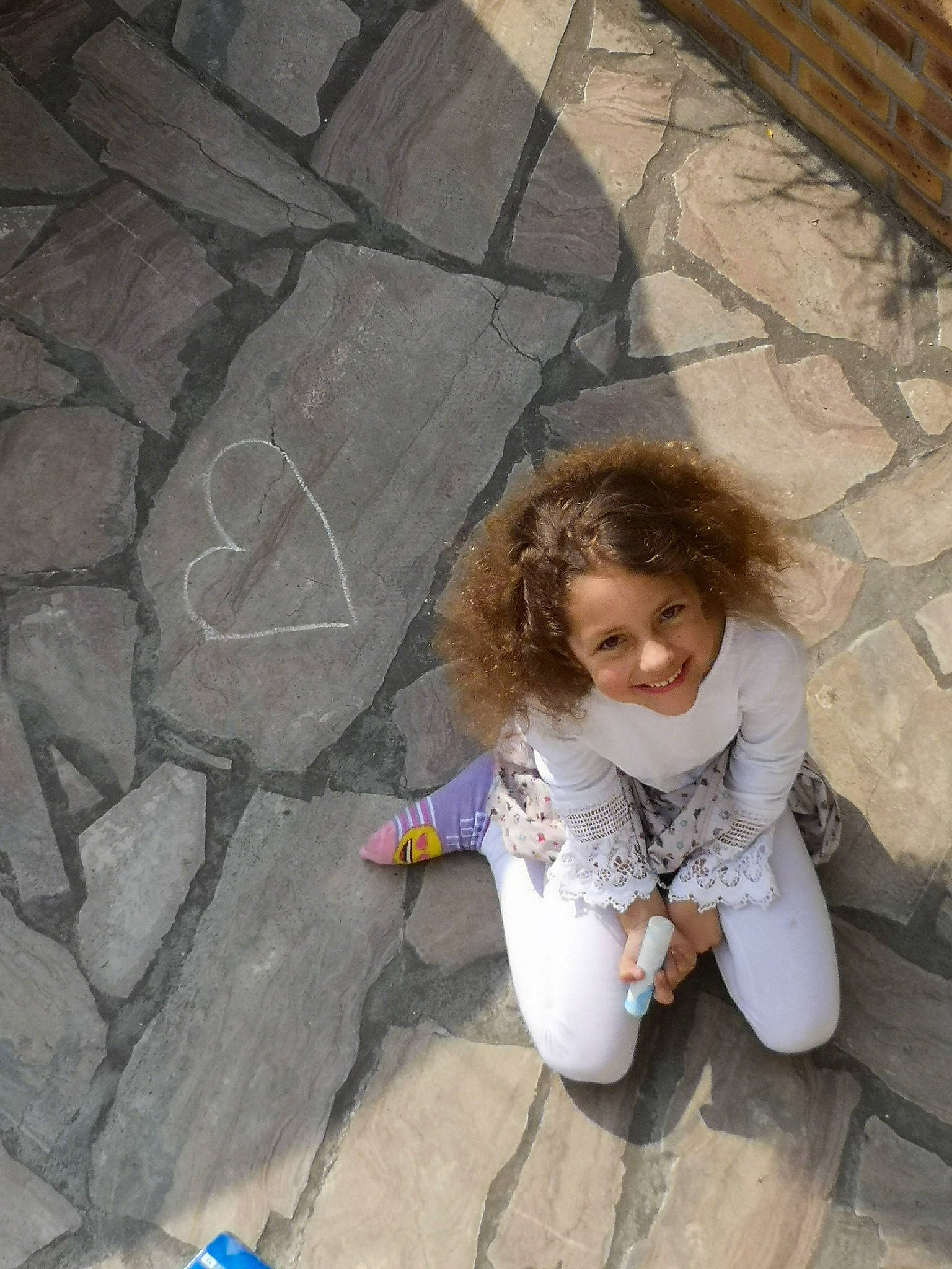 Line participe au concours pour gagner de l'argent avec cette photo : child, fun, joy, person, rock, toddler, vacation