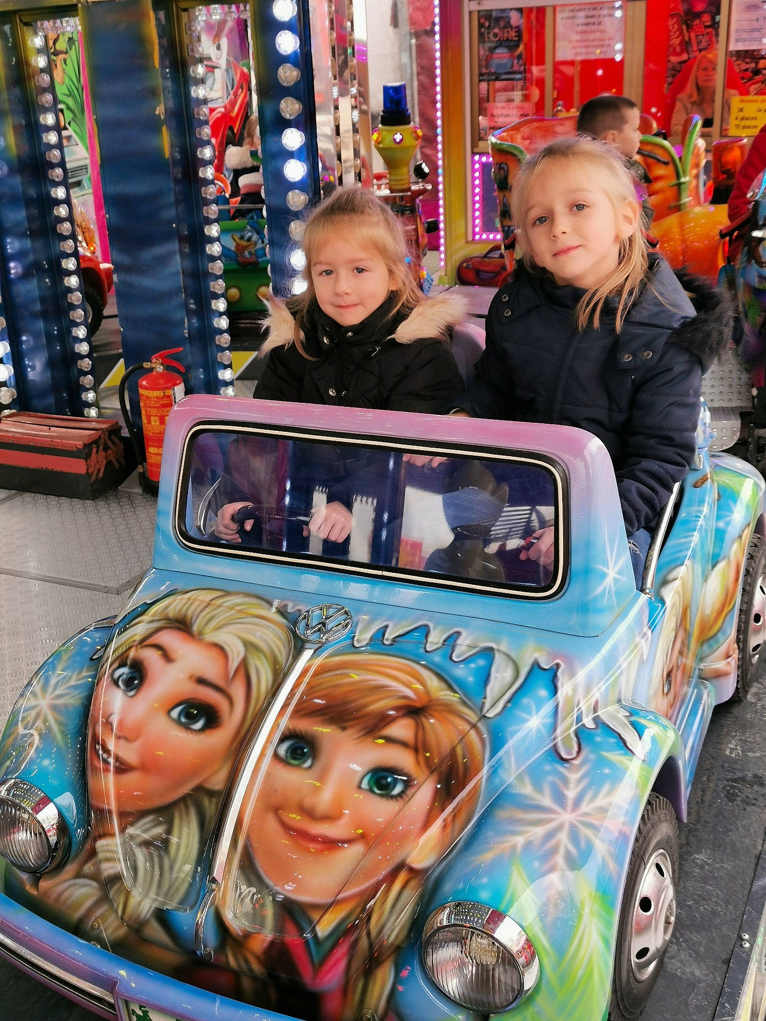 Djenny a rejoint le concours — aidez-le/la à gagner de superbes lots ! amusement_ride, art, auto_part, automotive_exterior, car, child, city_car, fun, joy, leisure, mode_of_transport, motor_vehicle, people, person, photography, photomontage, recreation, selfie, travel, vacation