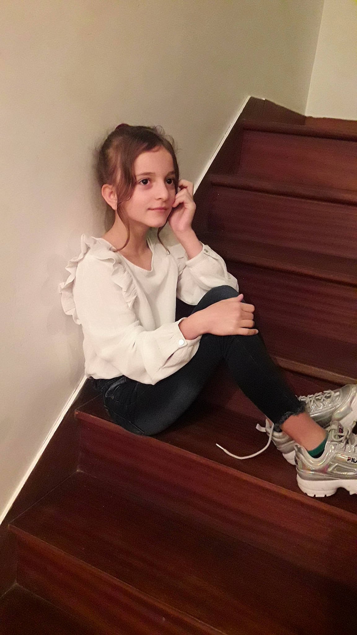 Elina participe au concours pour gagner de l'argent avec cette photo : brown_hair, comfort, dress_shirt, elbow, flash_photography, flooring, hardwood, human_leg, joy, knee, long_hair, person, shoe, sitting, sleeve, sneakers, sock, stairs, thigh, toddler