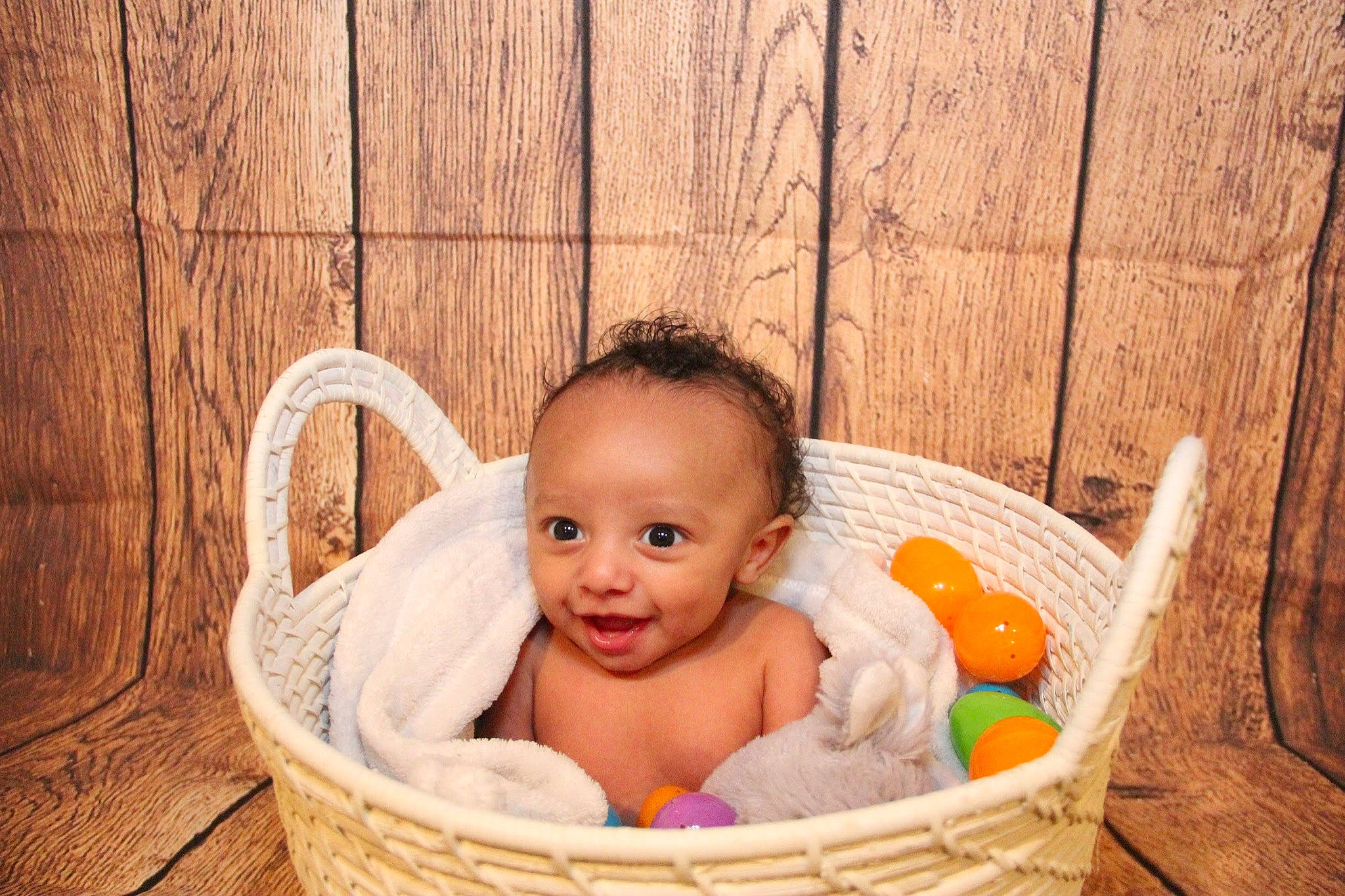 Jaydan is registered to the contest to win money with this photo: baby, baby_bathing, baby_products, basket, bathing, bathtub, child, person, product, skin, toddler