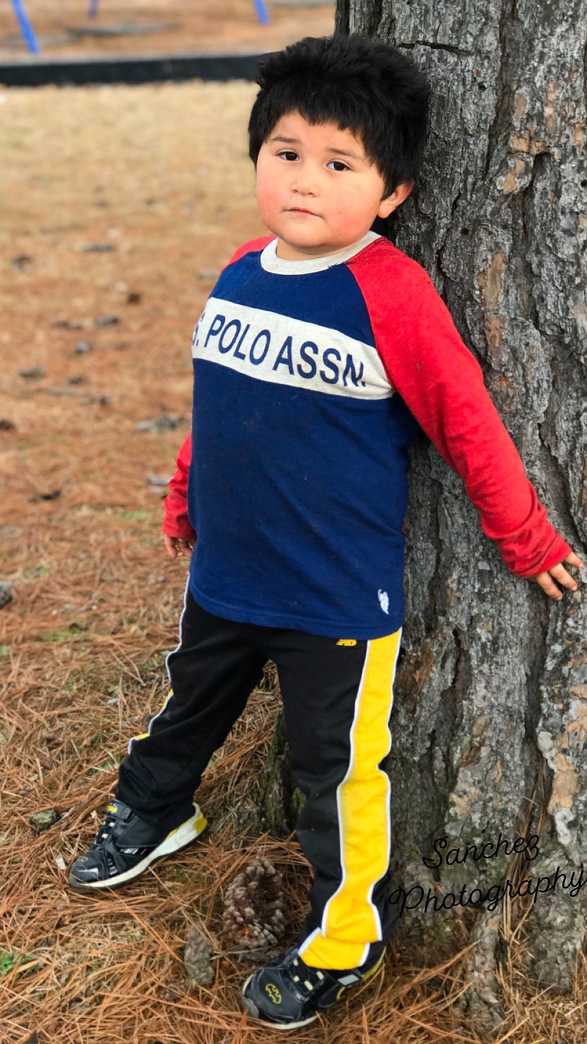Juan is registered to the contest to win money with this photo: child, child_model, electric_blue, outerwear, person, play, sleeve, smile, sportswear, t_shirt, toddler