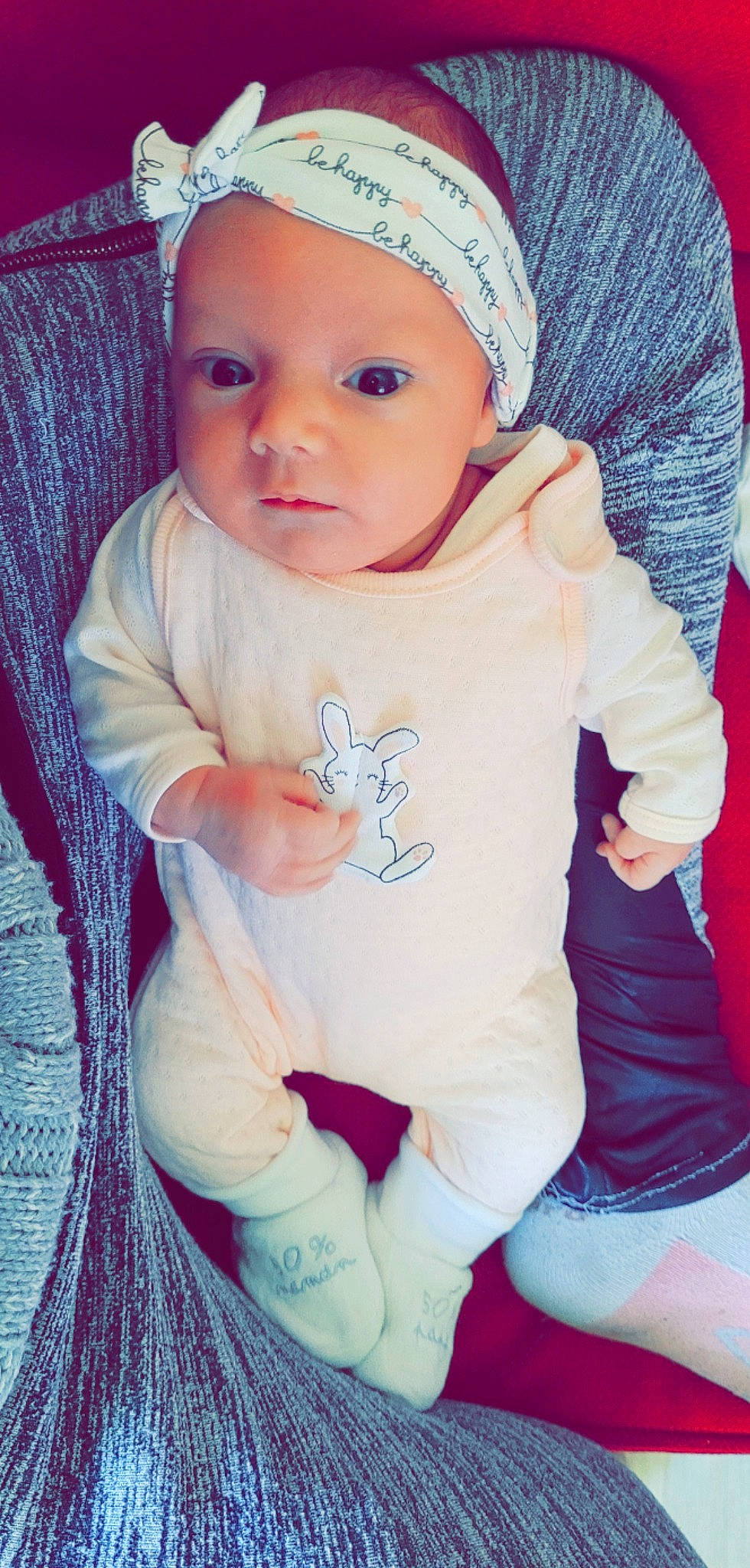 Alita a rejoint le concours — aidez-le/la à gagner de superbes lots ! baby, baby_toddler_clothing, cap, cheek, child, face, fashion_accessory, finger, happy, head, headwear, human_body, lip, outerwear, person, pink, purple, skin, sleeve, t_shirt