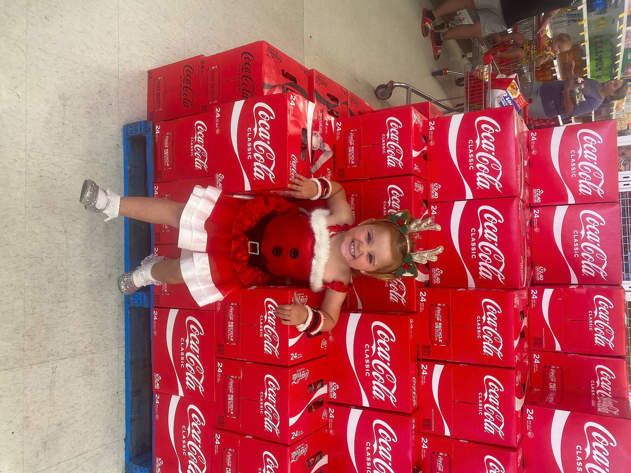 Willoh is registered to the contest to win money with this photo: art, carbonated_soft_drinks, carmine, drink, event, font, joy, material_property, pattern, person, product, red, watch