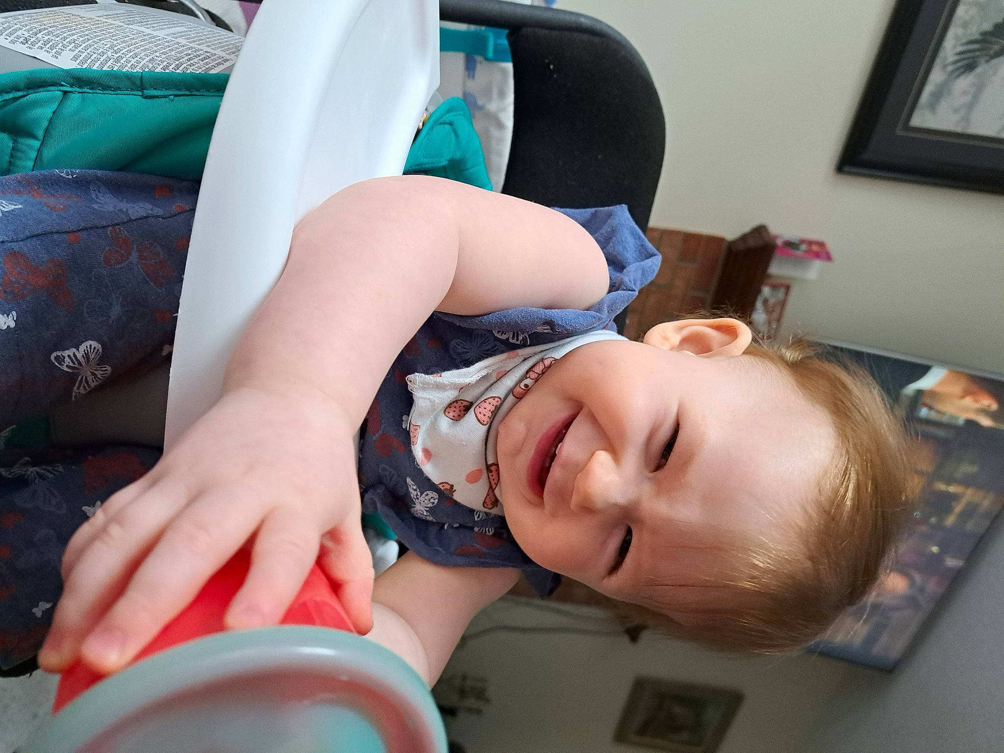 Kitana is registered to the contest to win money with this photo: baby, baby_toddler_clothing, beauty, car_seat, child, comfort, eyewear, fun, happy, hat, human_leg, joy, leisure, person, picture_frame, room, sitting, thigh, toddler, vacation