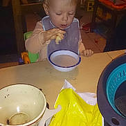 Nolan participe au concours pour gagner de l'argent avec cette photo :